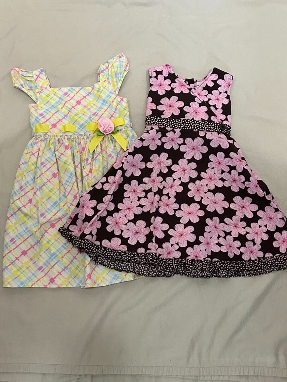 Bundle: 2 dresses - Size 6